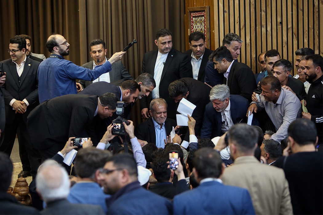 بی‌نظمی در جلسه، اما گامی رو به جلو؛ تحلیل نشست رئیس‌جمهور با فعالان خوزستان