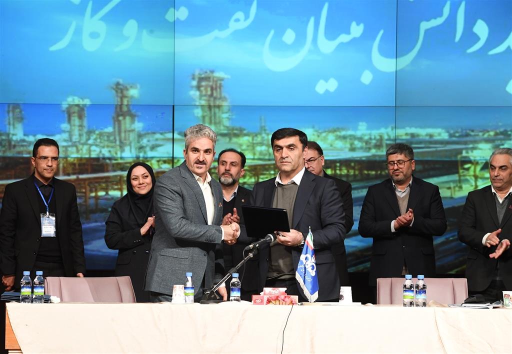 امضای دو قرارداد در حوزه تولید بار اول در حاشیه سومین همایش پتروتك