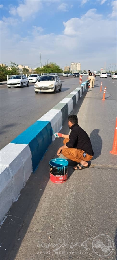   اجرای عملیات رنگ آمیزی نرده ها و جداول پل سوم(پل شهید دقایقی) توسط منطقه۳