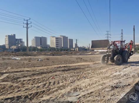 پاکسازی و نخاله‌برداری در اراضی پادادشهر در منطقه ۸