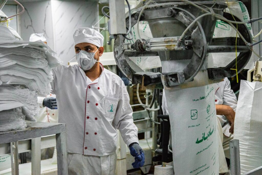 تداوم تولید و عرضه گسترده شکر در شرکت توسعه نیشکر؛ ۲۷۲ هزار تن شکر سفید به بازار عرضه شد / شکر تولیدی با قیمت مصوب و بدون وقفه در حال عرضه است