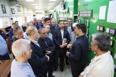 در بازدید مهندس پیرامون از تأسیسات نفت و گاز کارون مطرح شد تاكید بر كاهش گازسوزی و ارتقای كیفیت نفت تولیدی