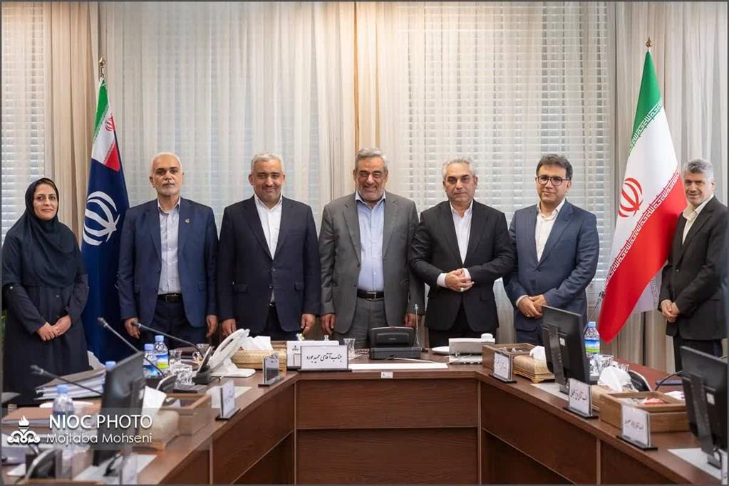 با حضور معاون وزیر نفت؛ آیین تكریم و معارفه مدیرعامل شركت نفت و گاز اروندان برگزار شد