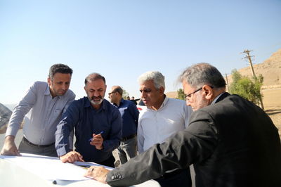معاون امور آب، کشاورزی و محیط زیست سازمان برنامه و بودجه کشور از پروژه های آبرسانی به شهرهای شمال شرق خوزستان (فدک) و طرح آبرسانی غدیر بازدید کرد